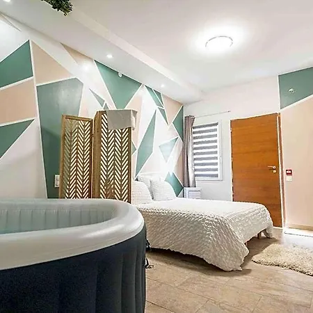Center Saint-quentin Centre Gare 24-24 Parking Prive 3* La Fere