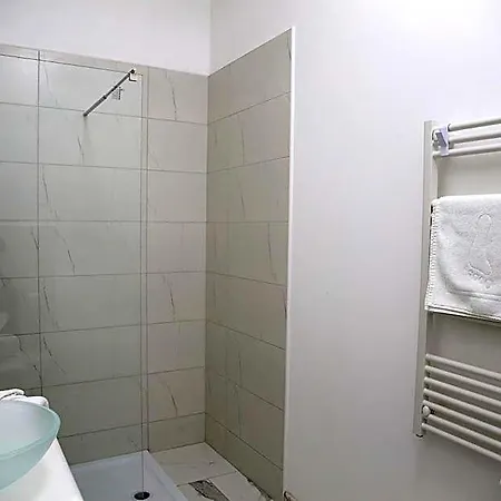 Center Saint-quentin Centre Gare 24-24 Parking Prive Hotel